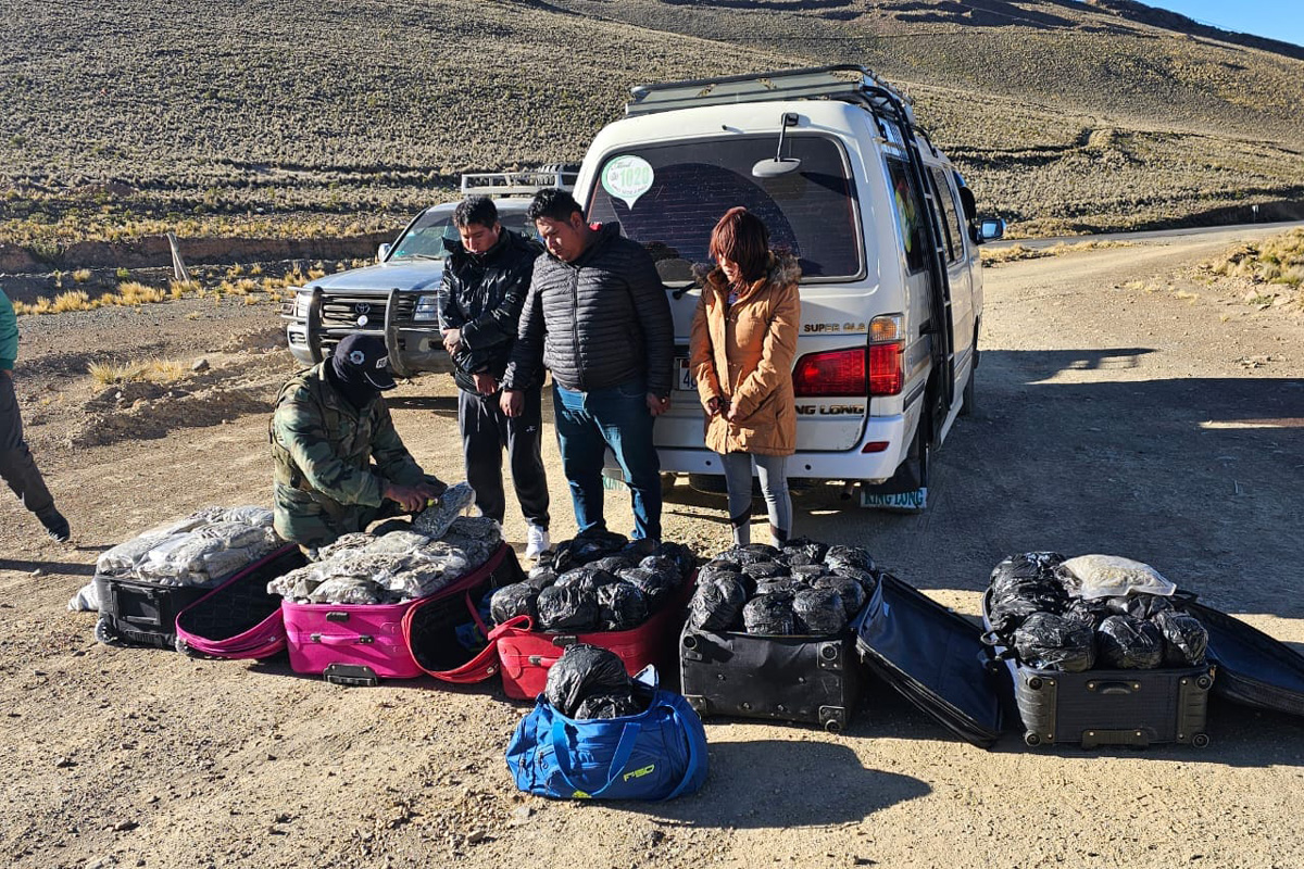 Tres personas aprehendidas con 165 kilos de marihuana en carretera Potosí-Tarija